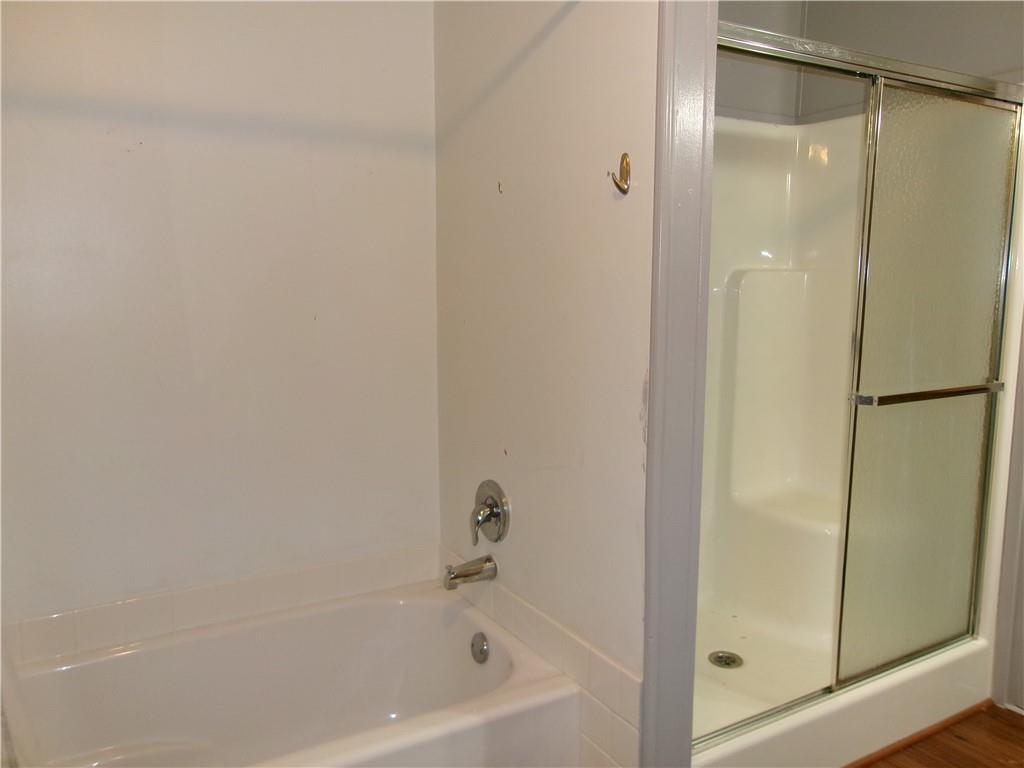 3016 Edgecliff Road New Kensington, PA 15068 - Photo 20 of 40 Master Bathroom with seperate shower and tub