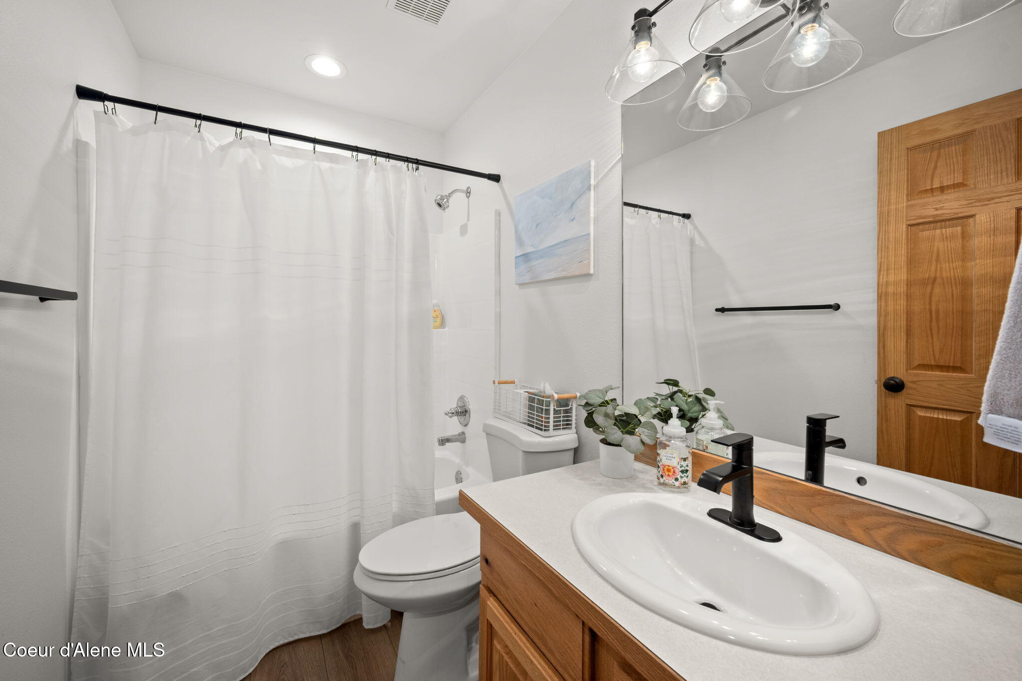 11393 North Rocking R Road Hayden, ID 83835 - Photo 19 of 35 Hall Bathroom - Full