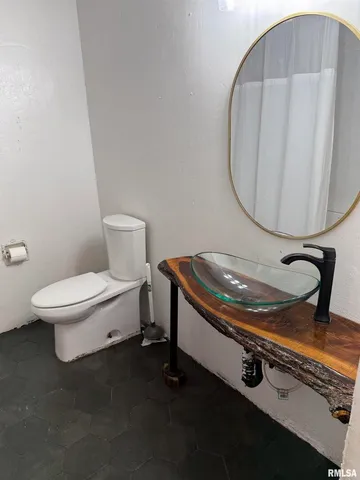 $150,000 | 808 South Victor Street, Christopher, IL 62822