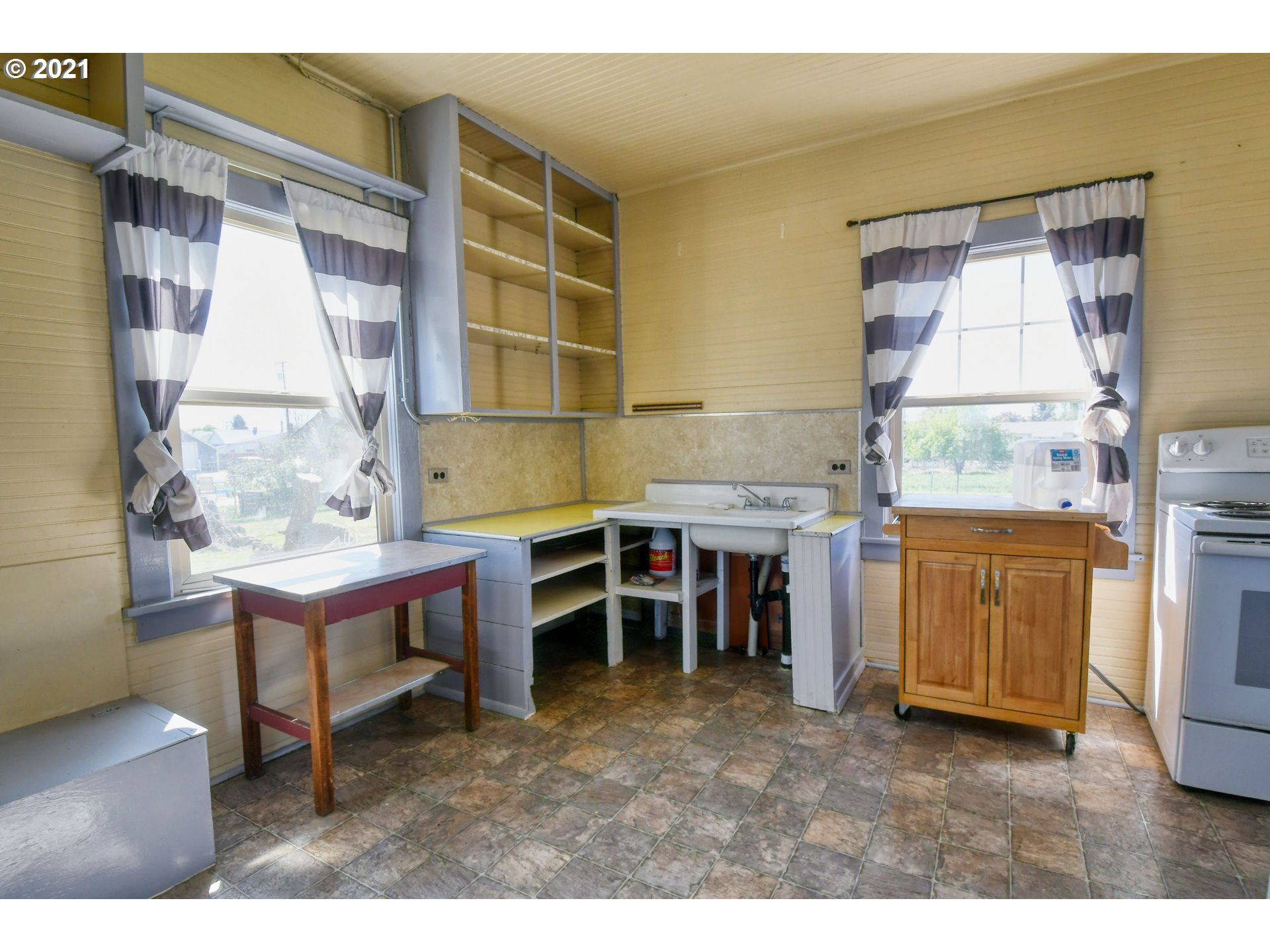 315 Vesper Street Helix, OR 97835 - Photo 12 of 32 a kitchen with a wooden table and chairs