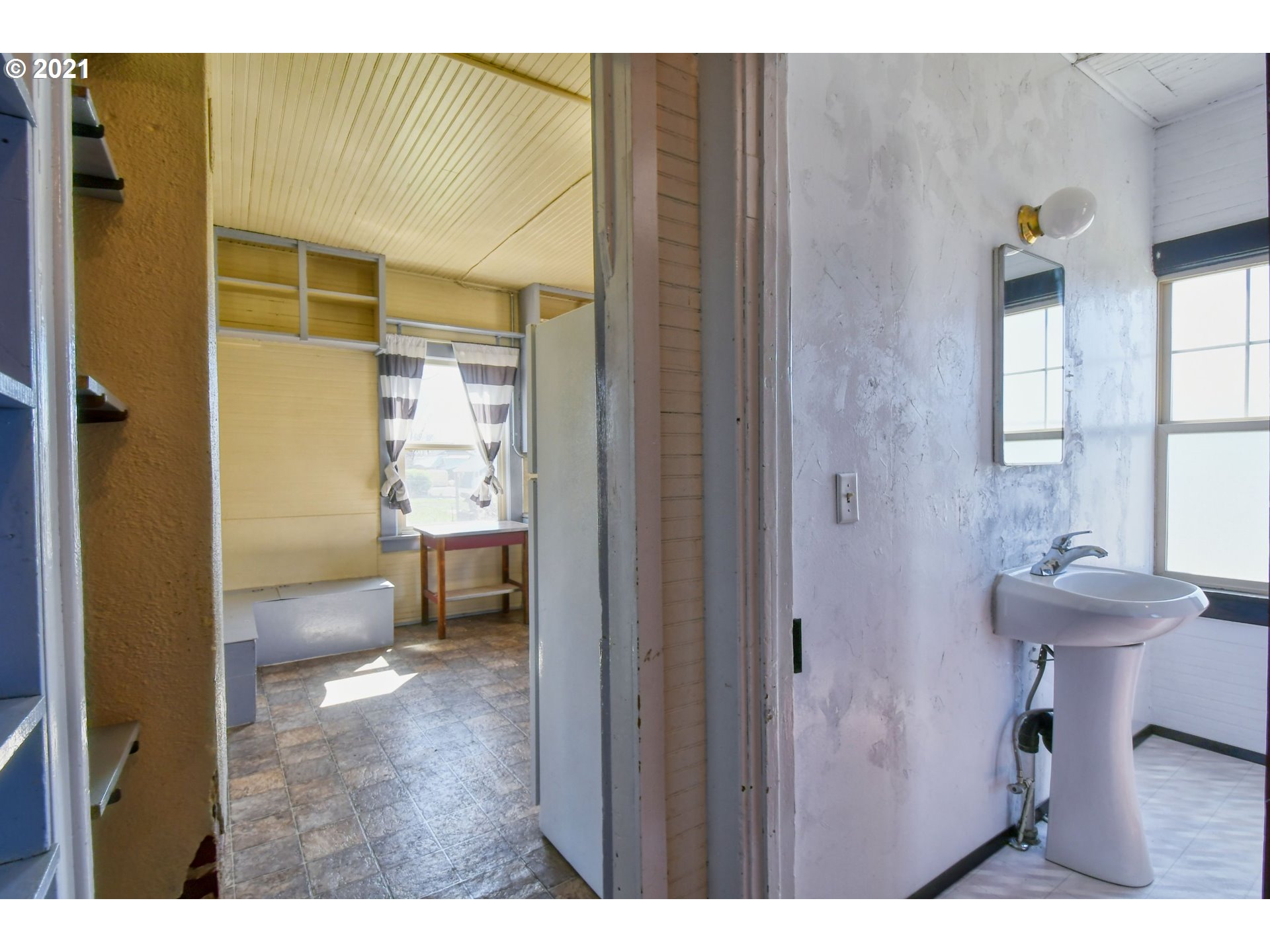 315 Vesper Street Helix, OR 97835 - Photo 19 of 32 a bathroom with a sink and a toilet