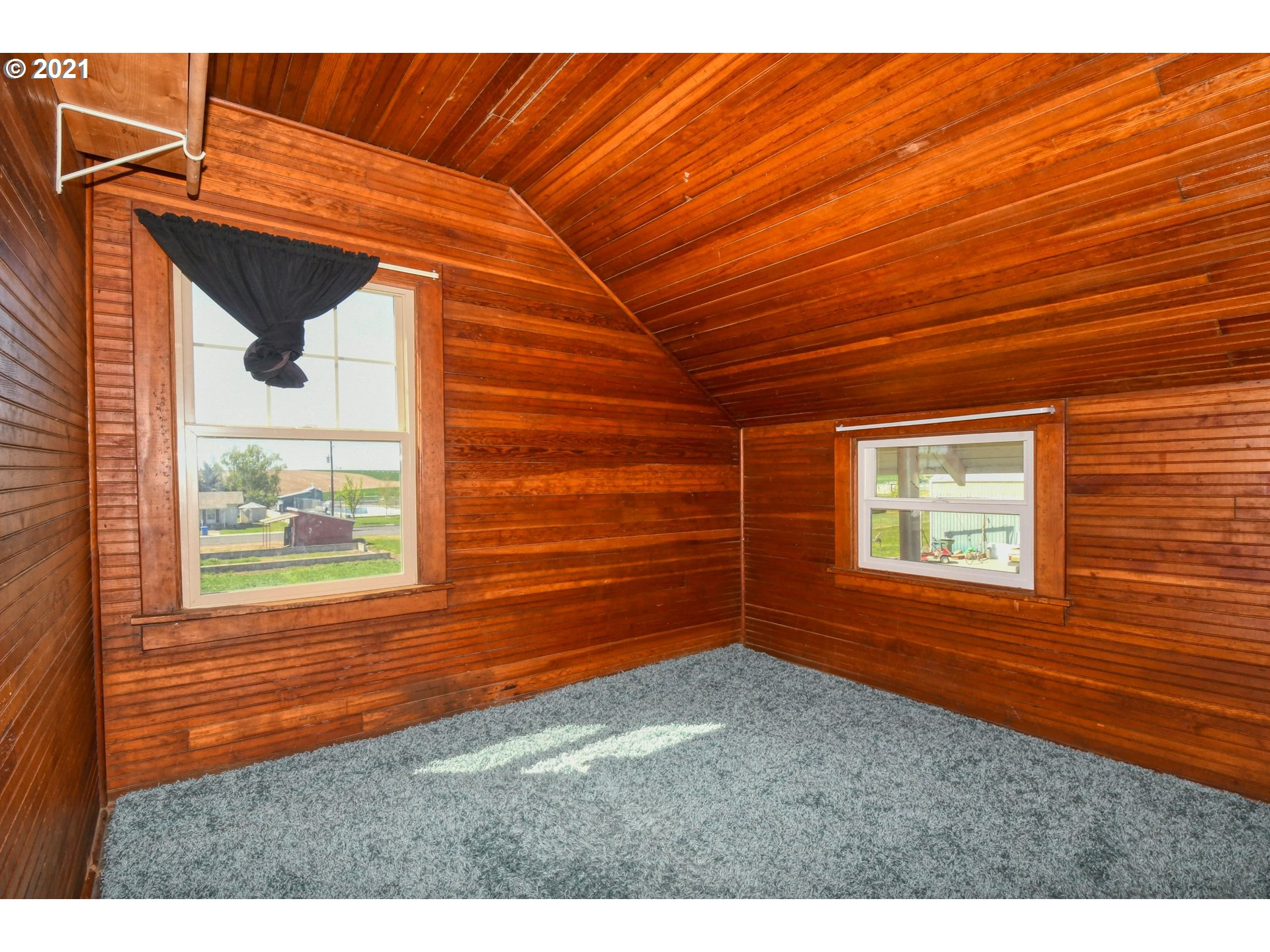 315 Vesper Street Helix, OR 97835 - Photo 24 of 32 a view of a room that has a window