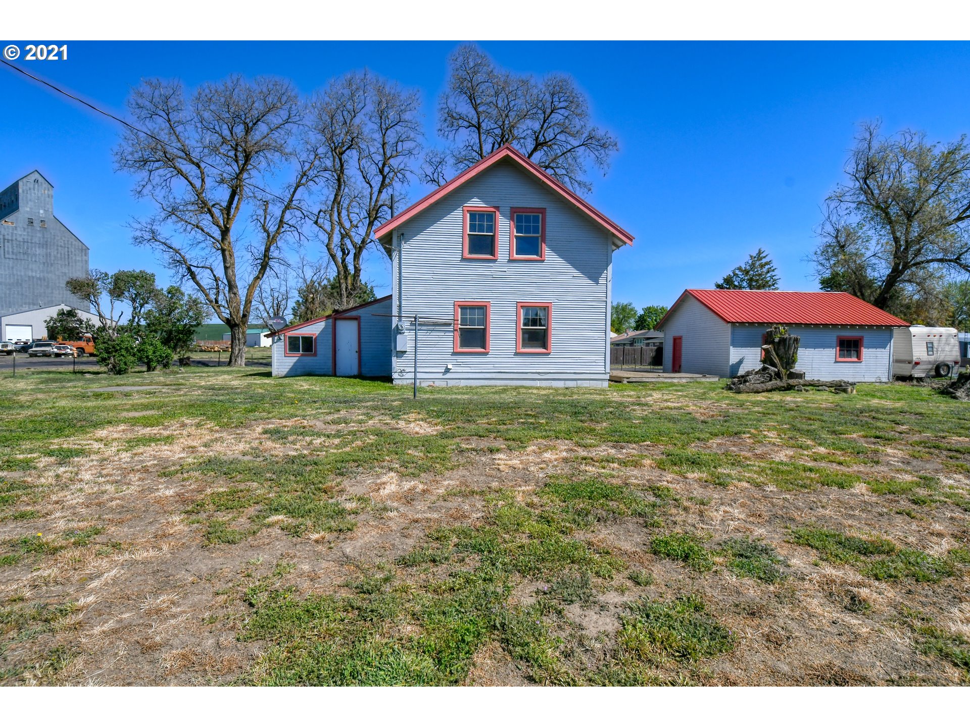 315 Vesper Street Helix, OR 97835 - Photo 32 of 32 a view of a house with yard and sitting area