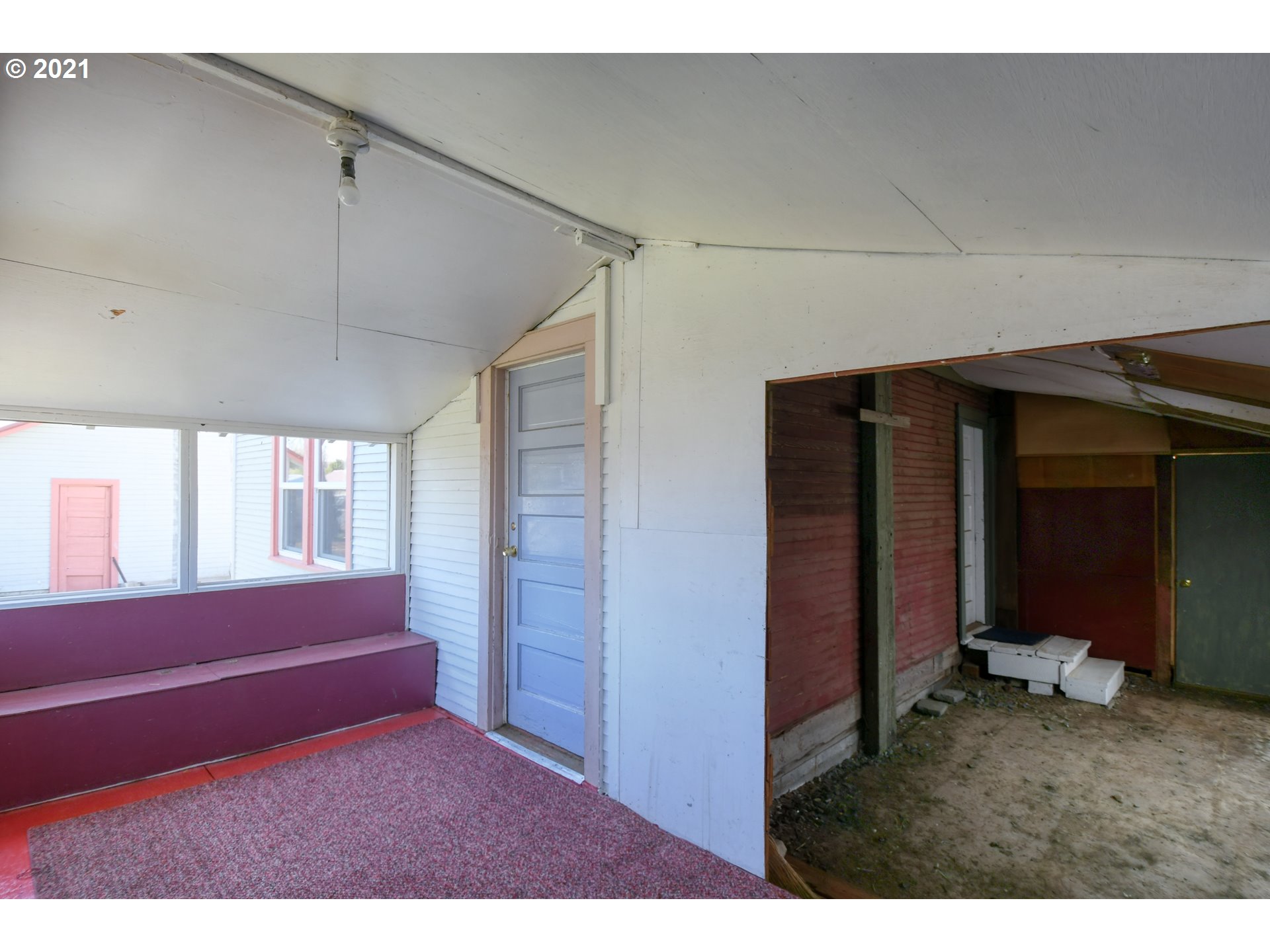 315 Vesper Street Helix, OR 97835 - Photo 6 of 32 a backyard of a house