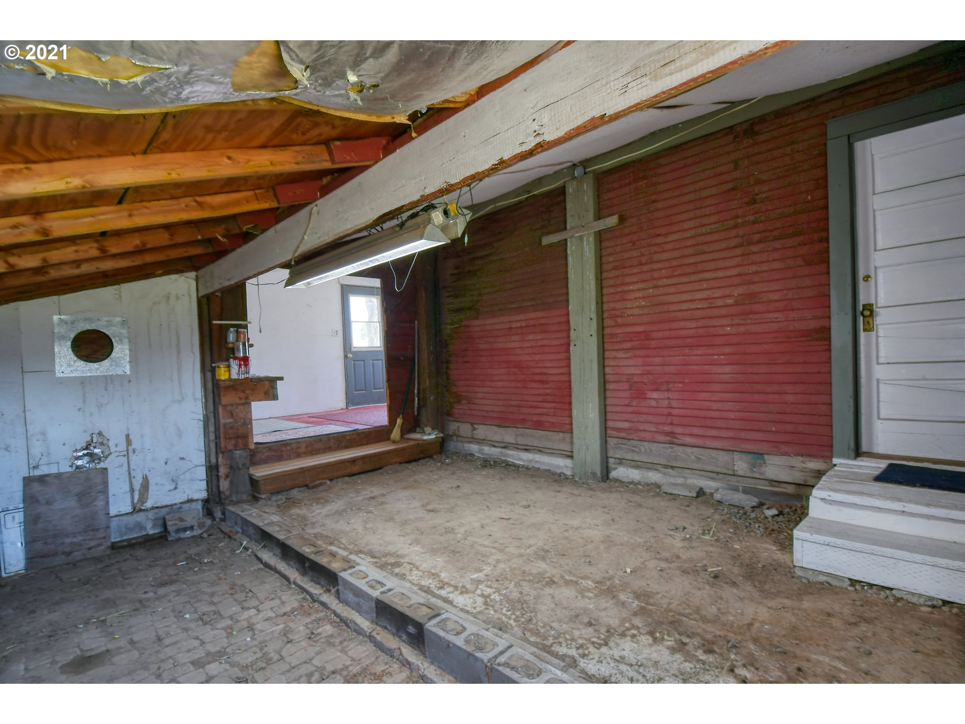 315 Vesper Street Helix, OR 97835 - Photo 8 of 32 a view of outdoor space and yard