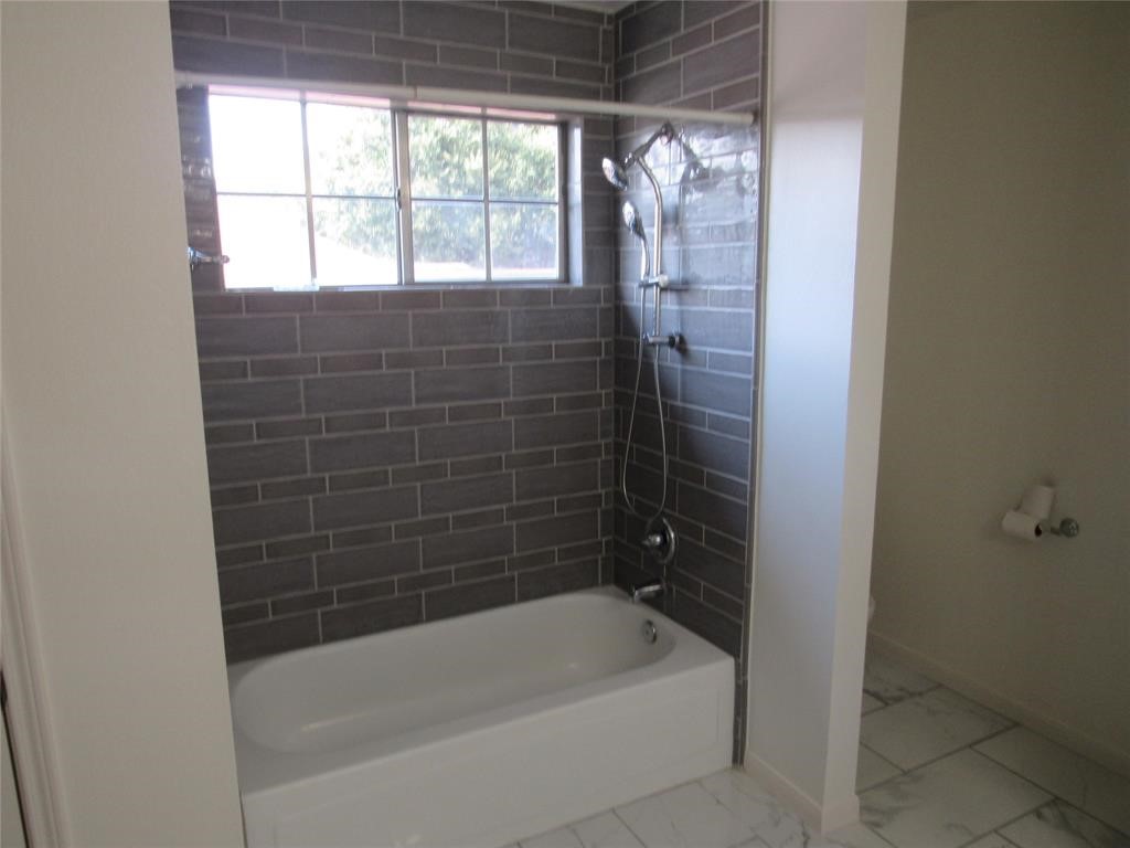 18822 Timber Way Drive Humble, TX 77346 - Photo 12 of 15 a bathroom with a bathtub
