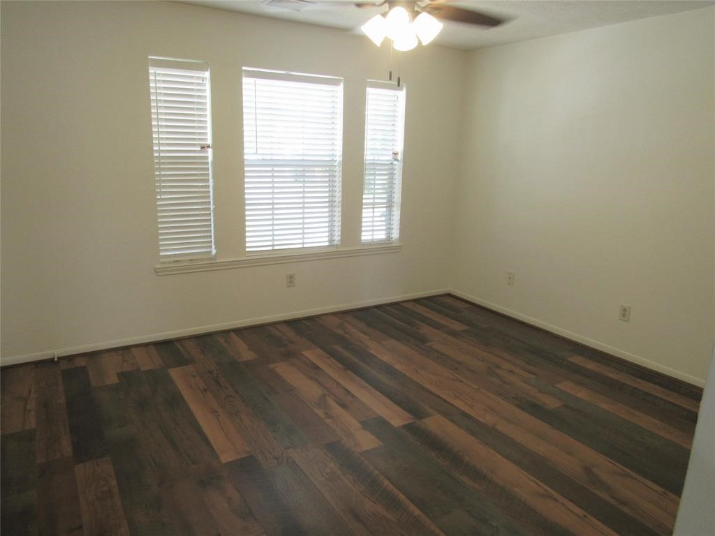 18822 Timber Way Drive Humble, TX 77346 - Photo 15 of 15 an empty room with a window