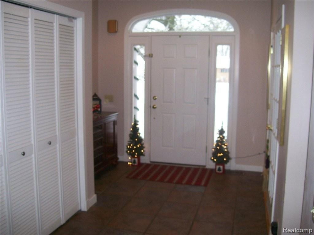 Large Entry Way.jpg