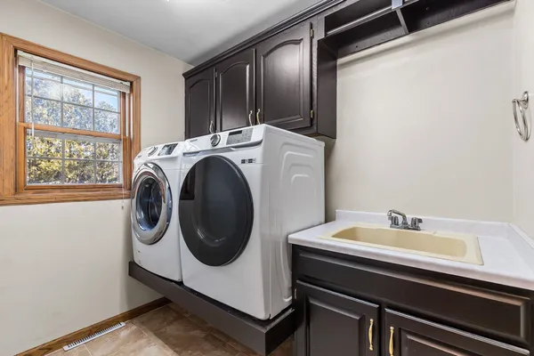 $476,000 | 2189 East Prairie Creek Drive, Neenah, WI 54956