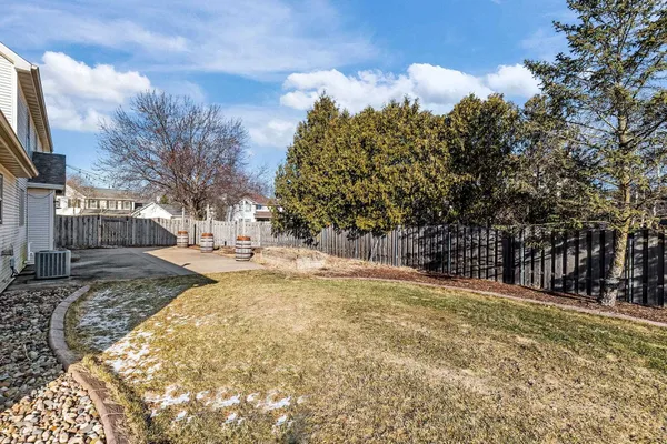 $476,000 | 2189 East Prairie Creek Drive, Neenah, WI 54956