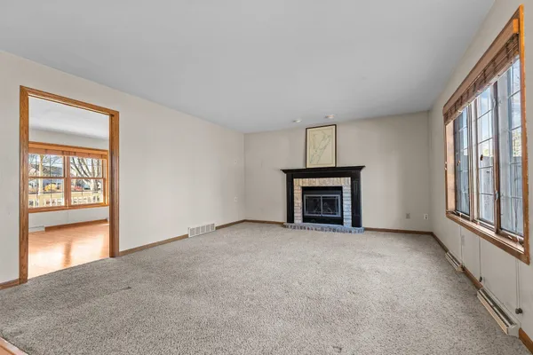 $476,000 | 2189 East Prairie Creek Drive, Neenah, WI 54956