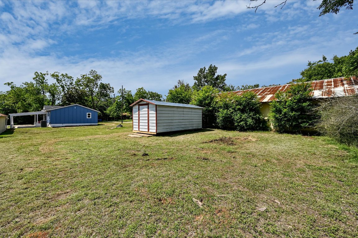 710 East 2nd Street Elgin, TX 78621 - Photo 25 of 30 a view of a backyard