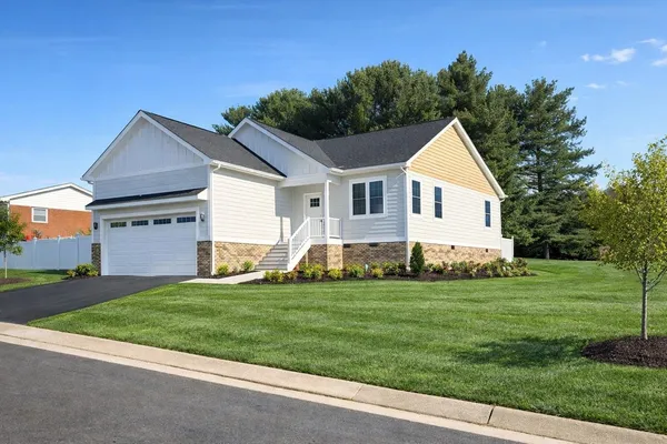 $419,900 | 116 Fox Hill Drive, Staunton, VA 24401