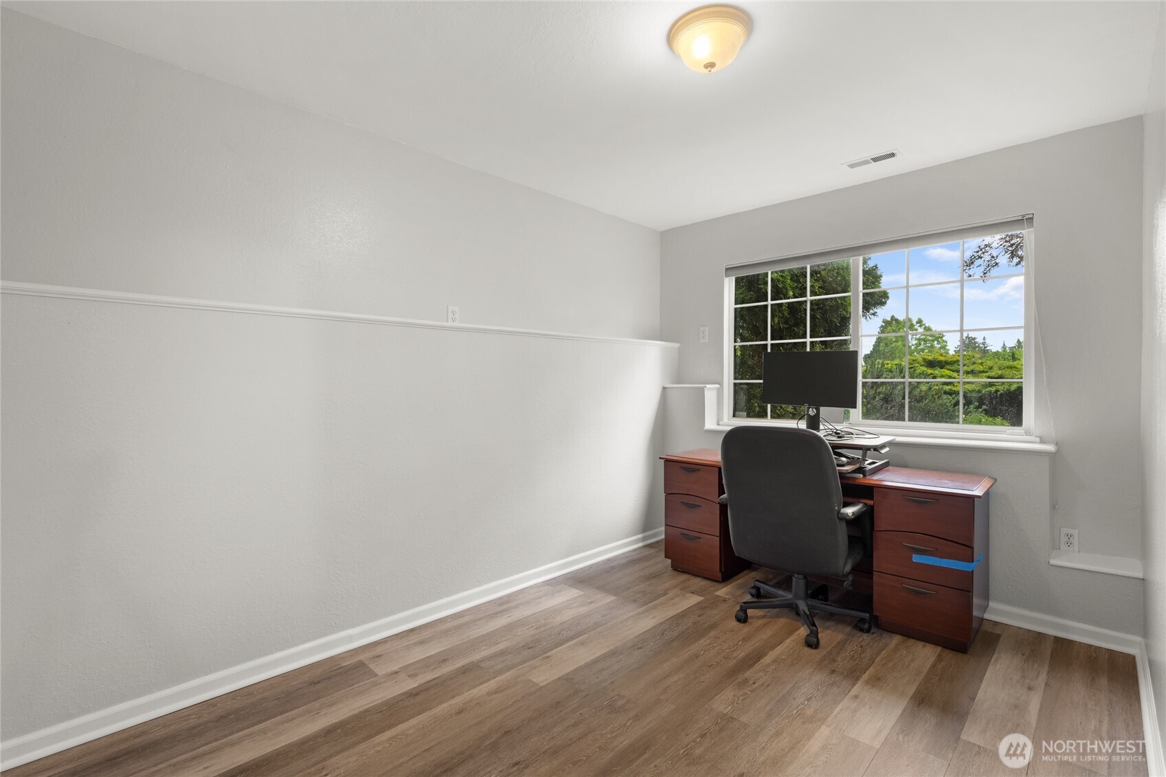 10 Jeffery Place Longview, WA 98632 - Photo 25 of 40 a view of workspace with wooden floor and windows