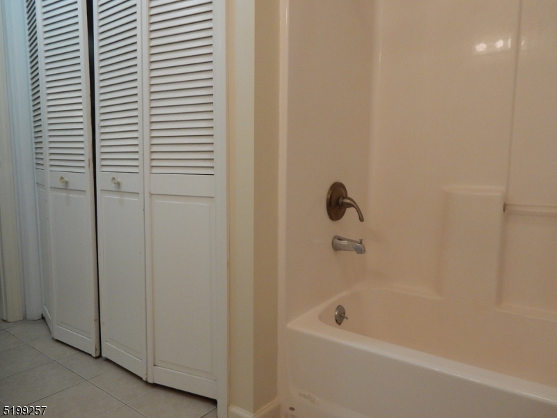 134 Main Street, Unit 3 Netcong, NJ 07857 - Photo 4 of 10 a bathroom with a tub