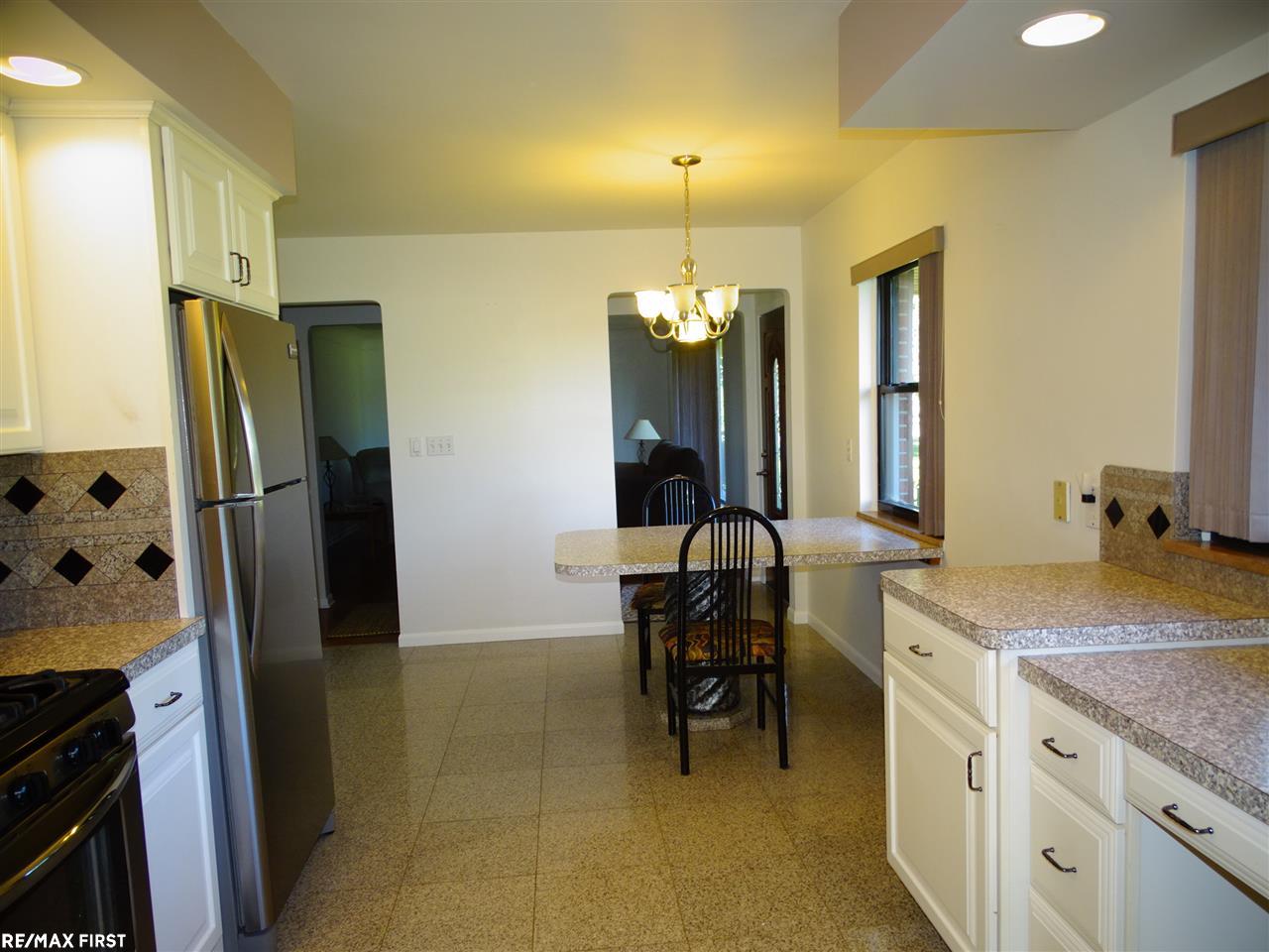 18362 South Nunneley Road Clinton Township, MI 48035 - Photo 10 of 24