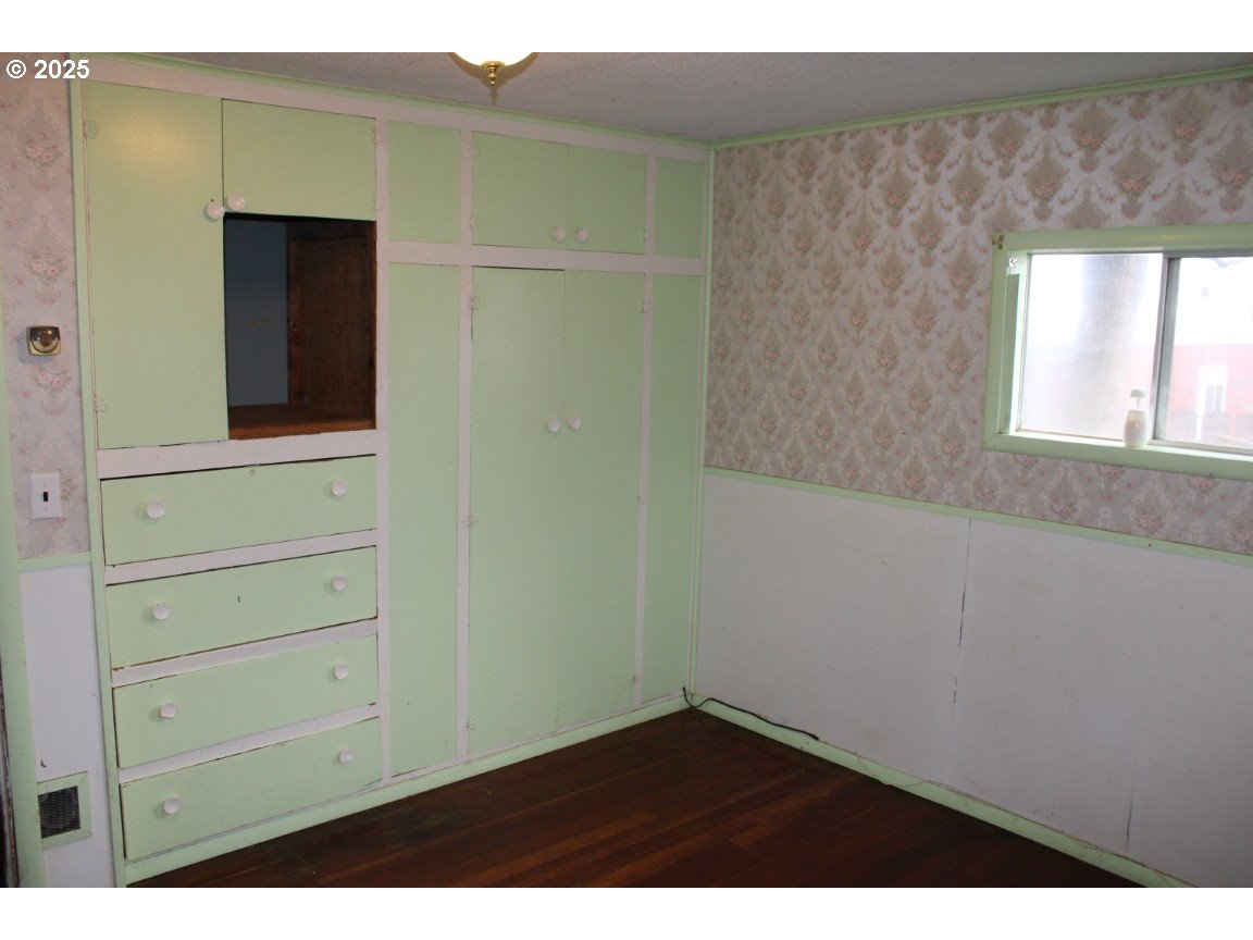 360 West College Street Athena, OR 97813 - Photo 16 of 22 a view of an empty room