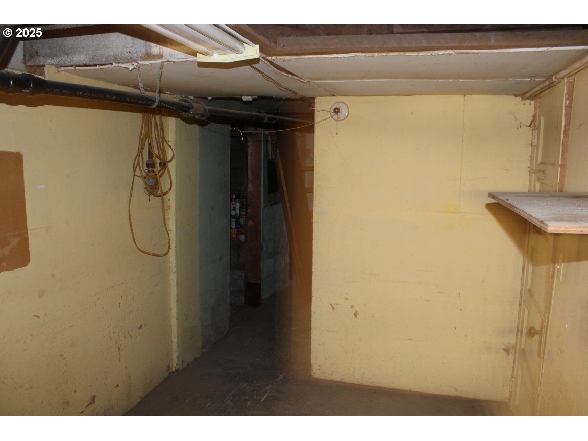 360 West College Street Athena, OR 97813 - Photo 20 of 22 a utility room with a shower and cabinets
