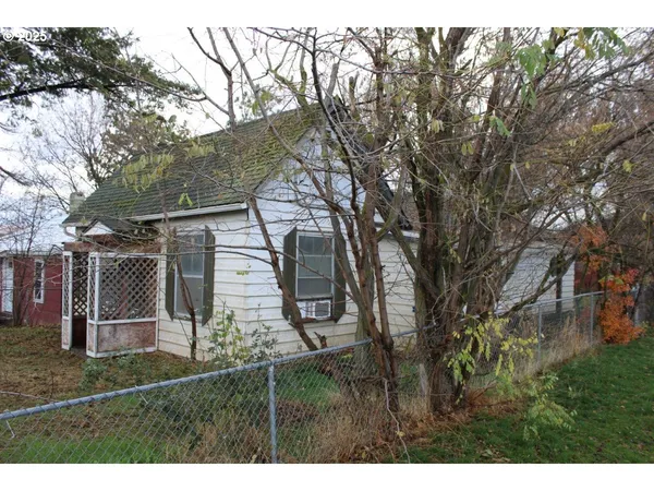 $129,000 | 360 West College Street, Athena, OR 97813