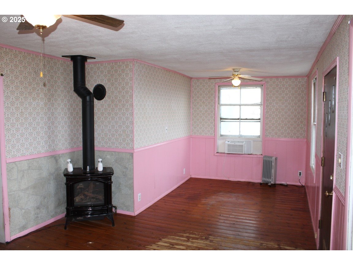 360 West College Street Athena, OR 97813 - Photo 6 of 22 a view of an empty room with a window
