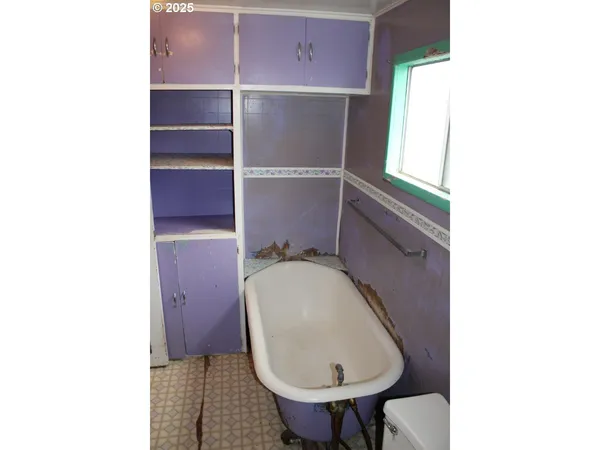 $129,000 | 360 West College Street, Athena, OR 97813