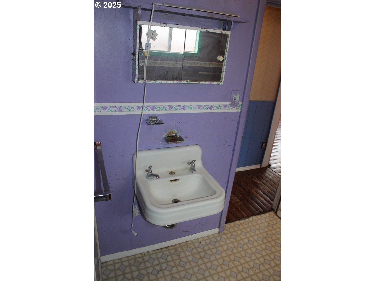 360 West College Street Athena, OR 97813 - Photo 9 of 22 a bathroom with a sink and a mirror