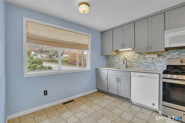 $300,000 | 108 Skyview Drive, Unit 108, Cromwell, CT 06416