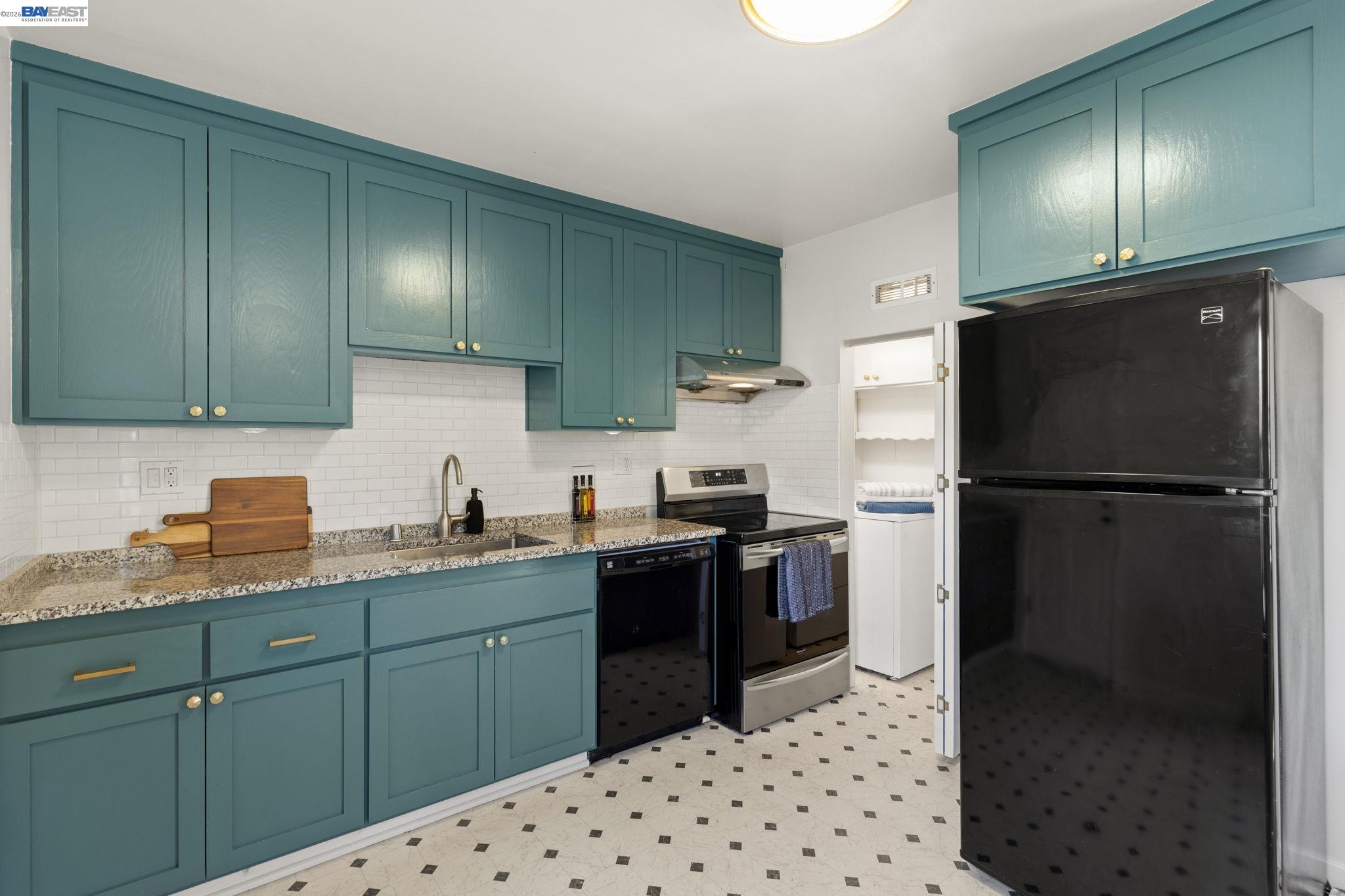 1711 3rd Street Alameda, CA 94501 - Photo 11 of 44