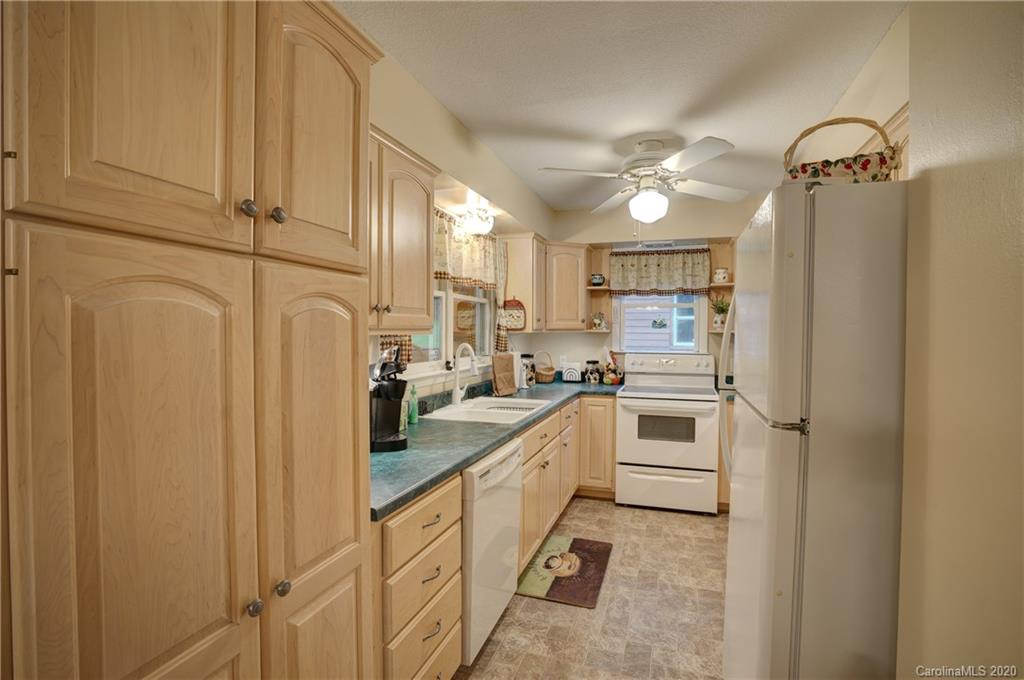 121 Chestnut Cove Road Whittier, NC 28789 - Photo 8 of 47 Gallery Image 8