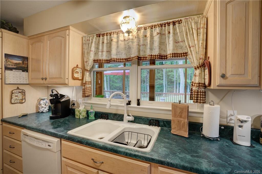 121 Chestnut Cove Road Whittier, NC 28789 - Photo 9 of 47 Gallery Image 9