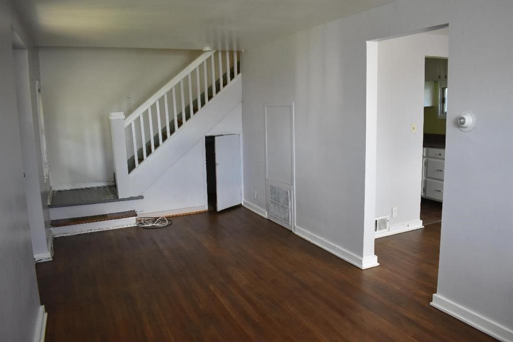 210 Maple Lane Pittsburgh, PA 15225 - Photo 4 of 15 Living Room