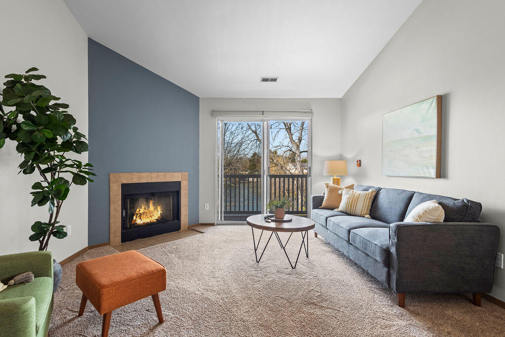 505 Lake Bluff Road, Unit C Thiensville, WI 53092 - Photo 11 of 25 Living room