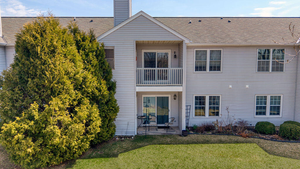 505 Lake Bluff Road, Unit C Thiensville, WI 53092 - Photo 14 of 25 2nd floor balcony
