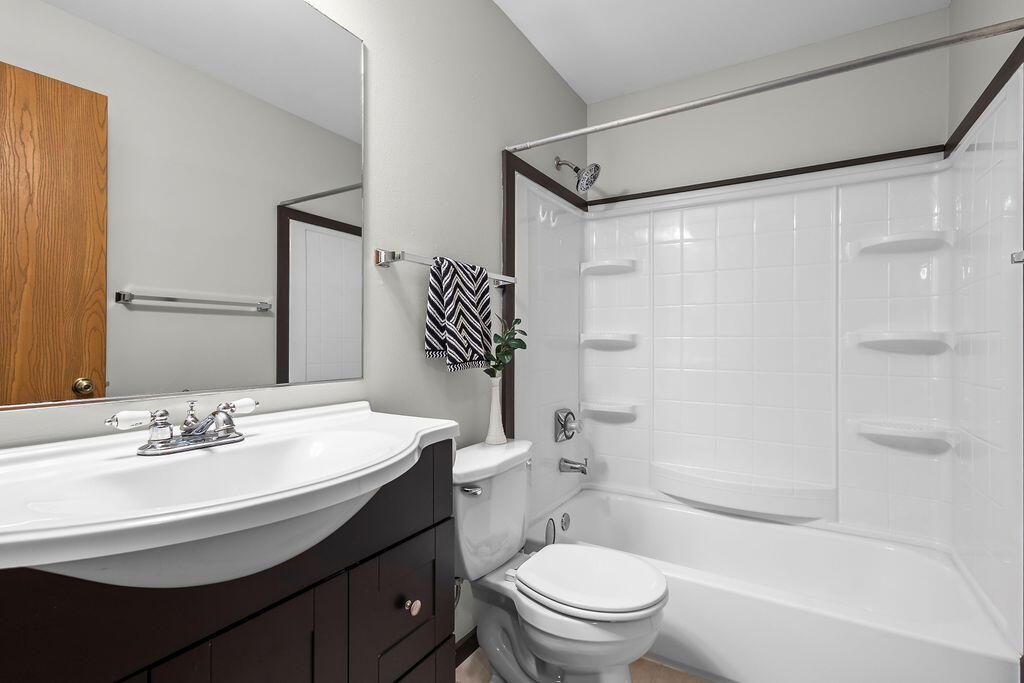 505 Lake Bluff Road, Unit C Thiensville, WI 53092 - Photo 20 of 25 2nd full bath