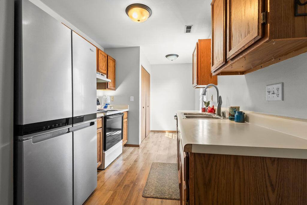 505 Lake Bluff Road, Unit C Thiensville, WI 53092 - Photo 4 of 25 Spacious kitchen