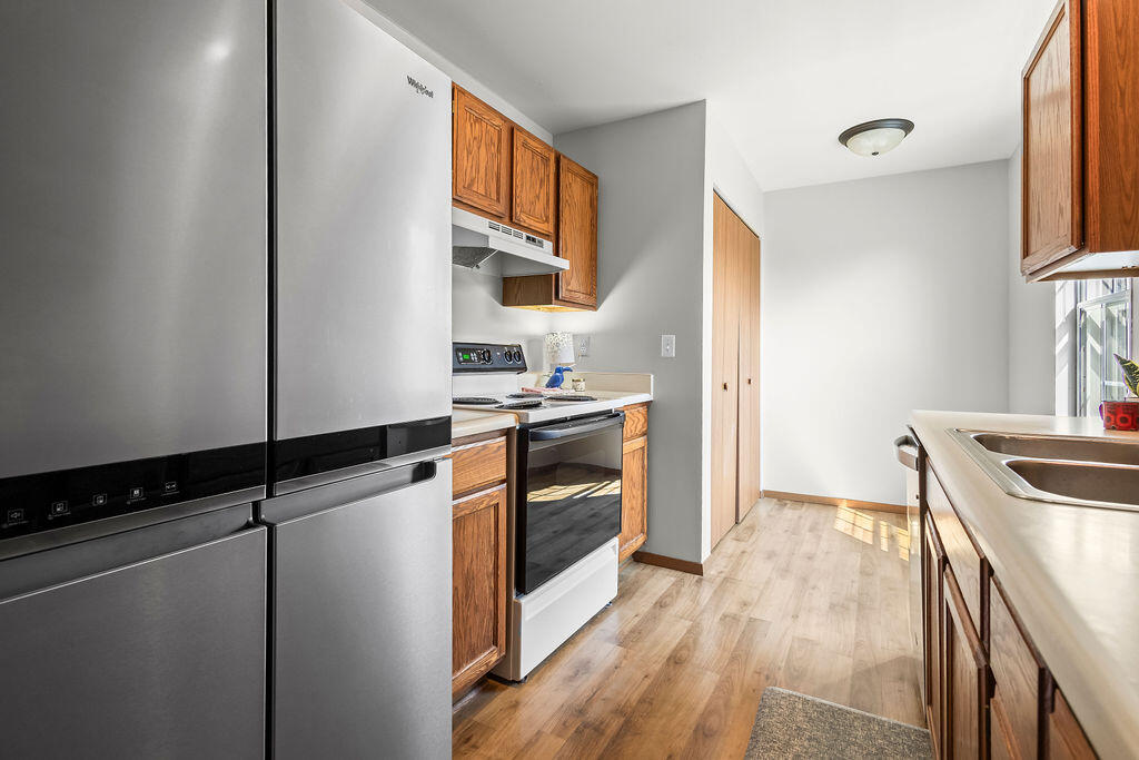 505 Lake Bluff Road, Unit C Thiensville, WI 53092 - Photo 6 of 25 Kitchen