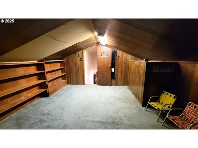 a black and white photo of a living room