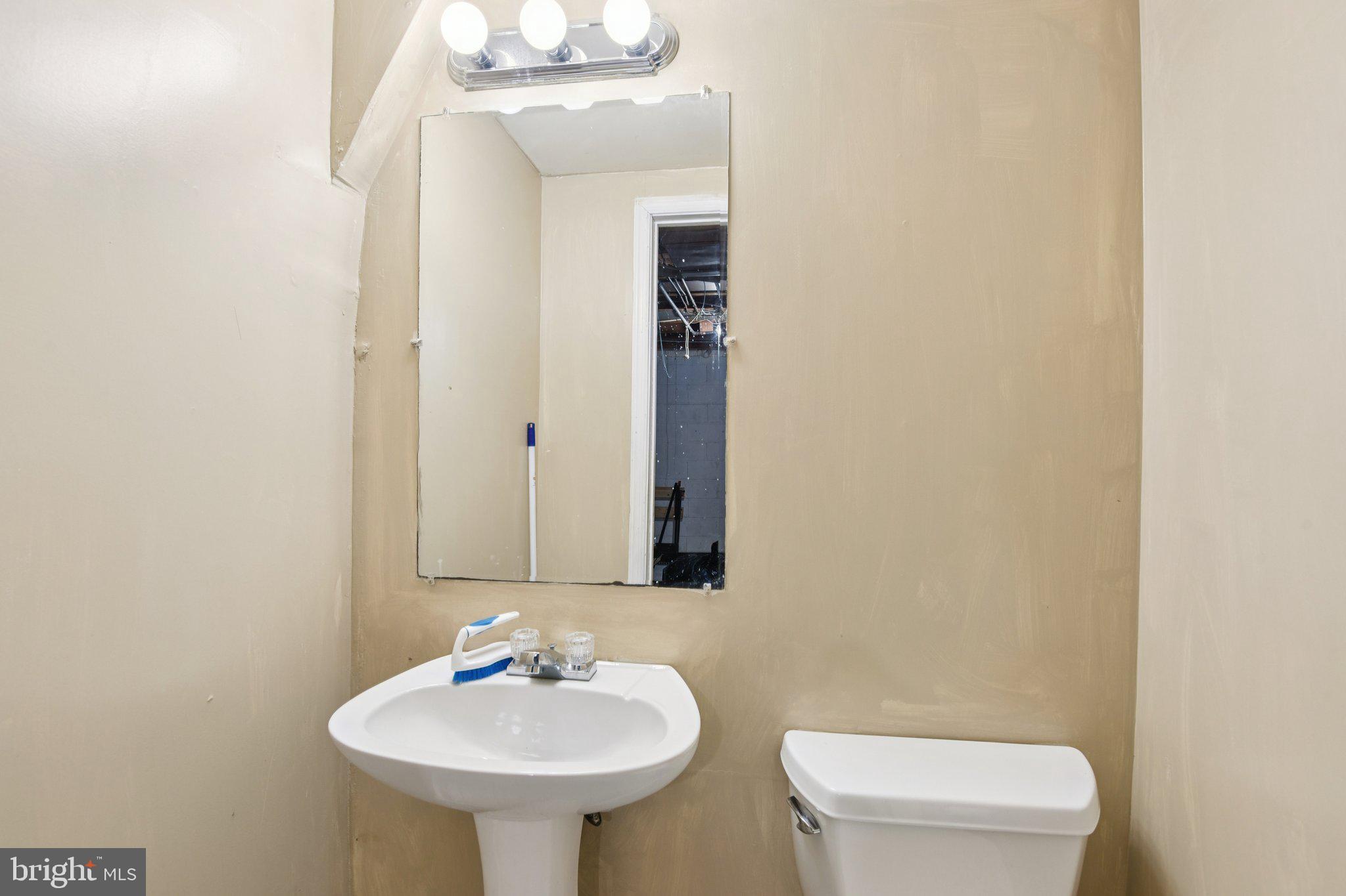 601 Braeside Road Baltimore, MD 21229 - Photo 11 of 24 Charming half-bath with modern touches.