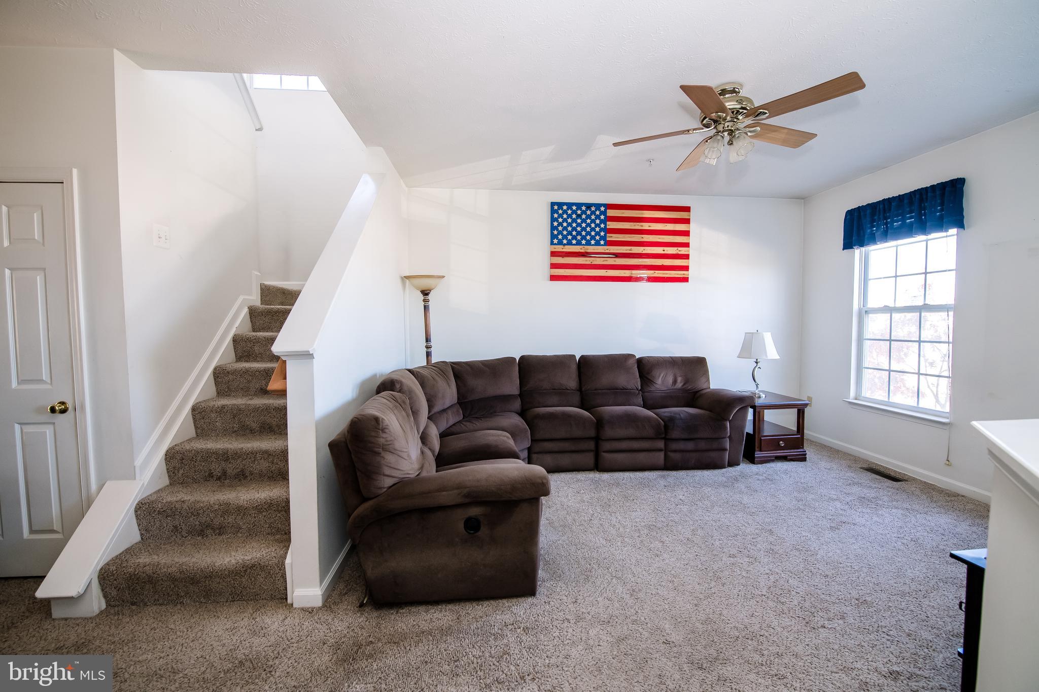 5029 Leasdale Road Baltimore, MD 21237 - Photo 4 of 26 Bright living room