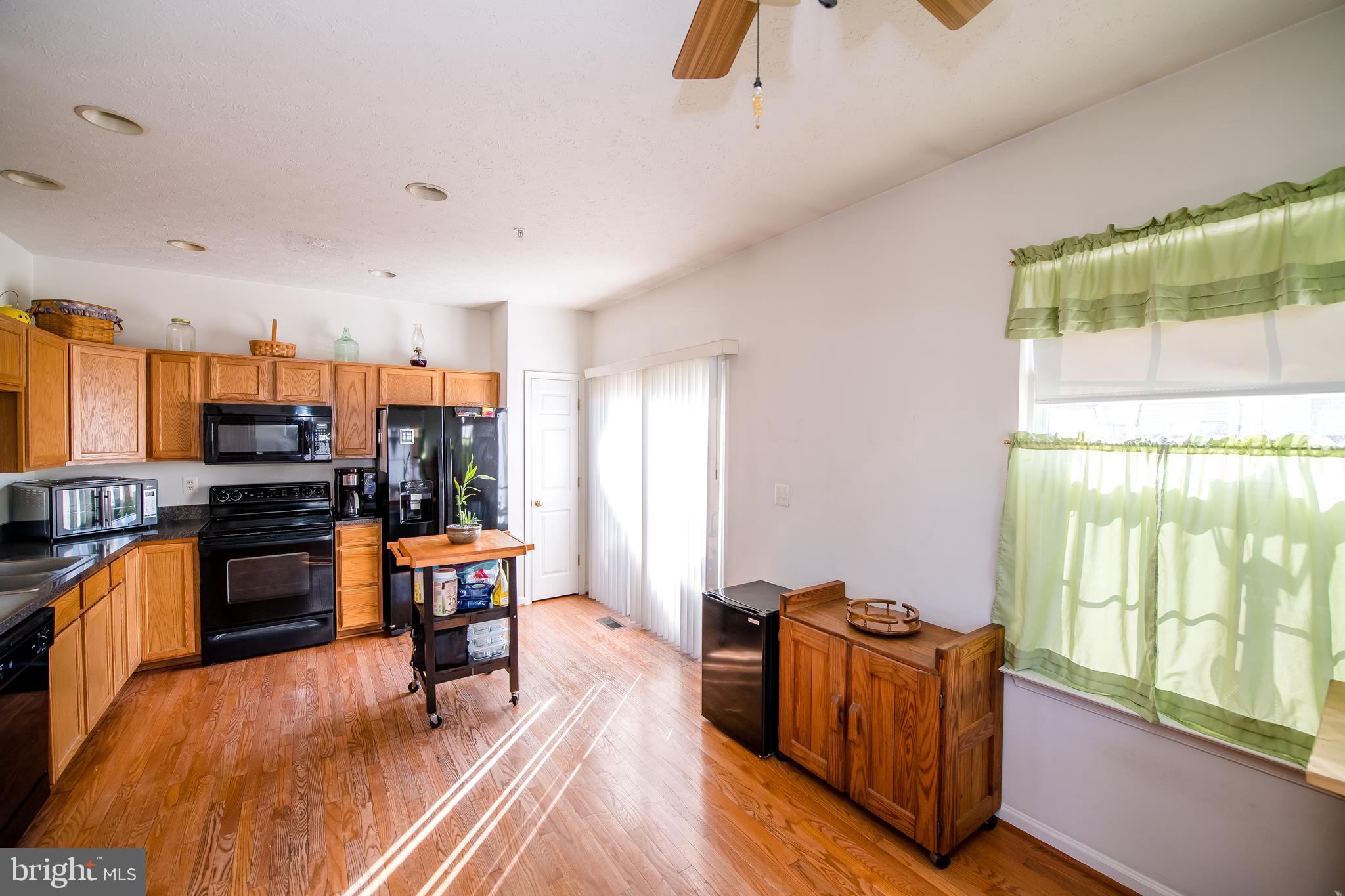 5029 Leasdale Road Baltimore, MD 21237 - Photo 6 of 26 LARGE kitchen