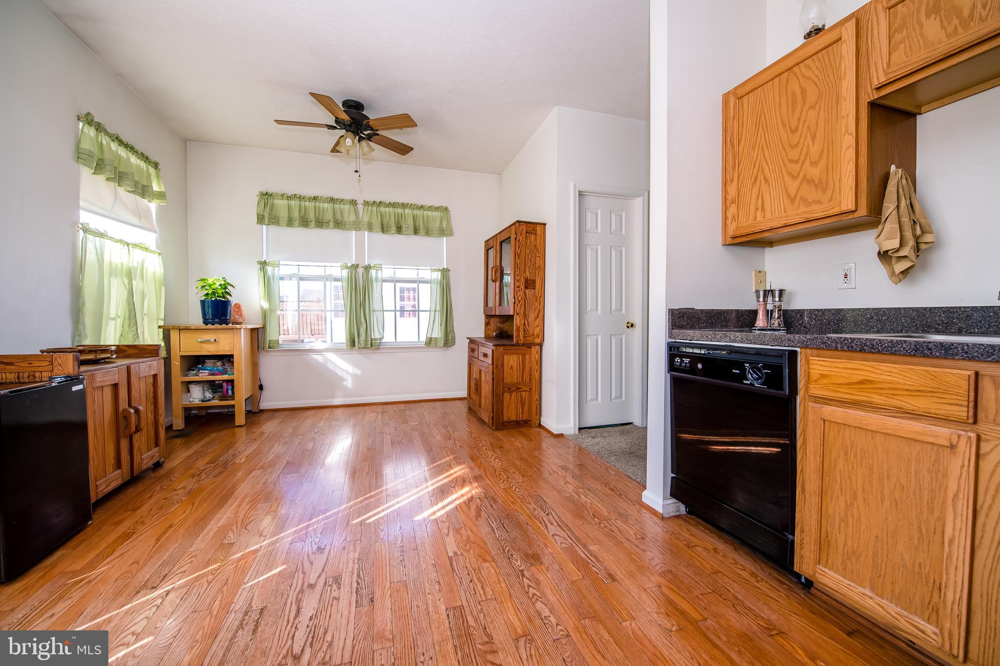5029 Leasdale Road Baltimore, MD 21237 - Photo 7 of 26 Large kitchen
