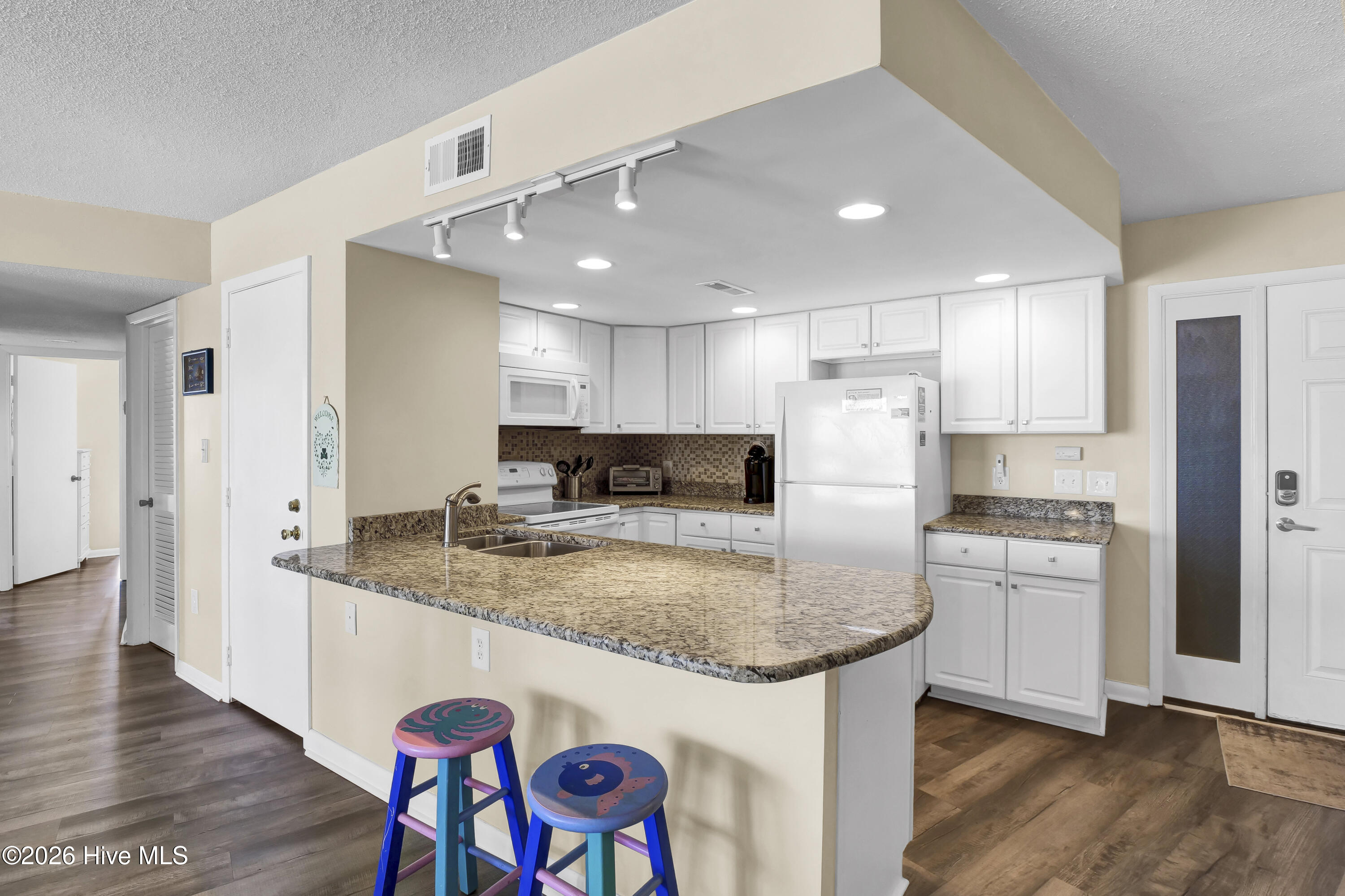 2000 New River Inlet Road, Unit 2207 North Topsail Beach, NC 28460 - Photo 3 of 41 Kitchen