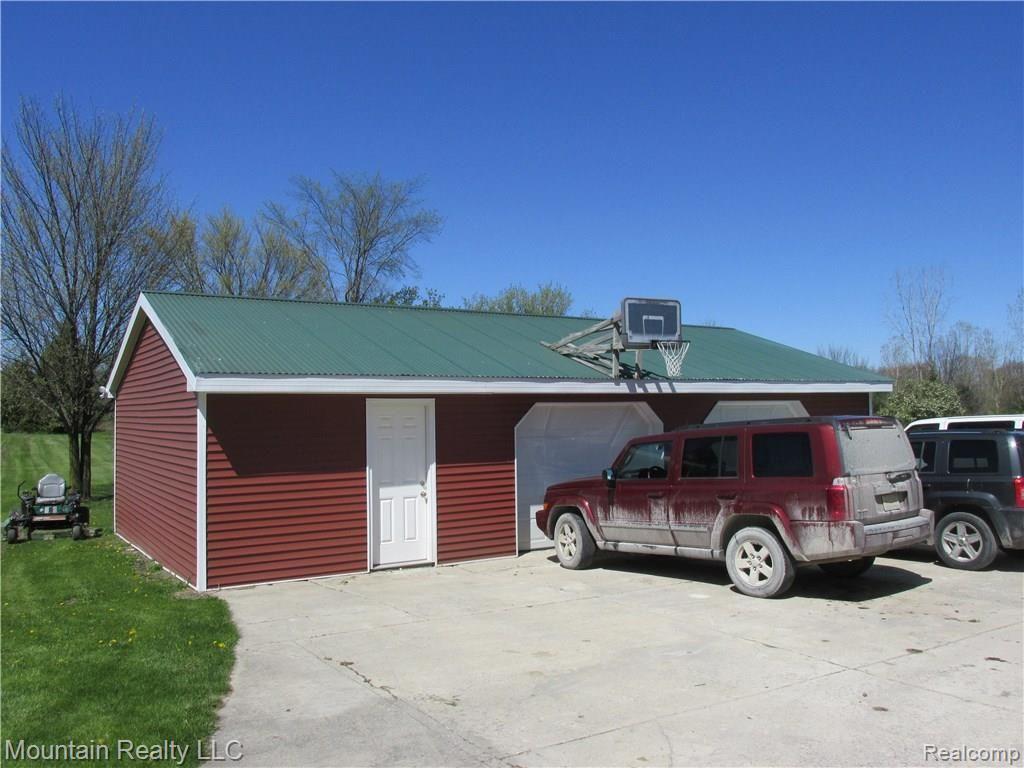 12836 Foley Road Emmett, MI 48022 - Photo 5 of 25 IMG_2505.JPG