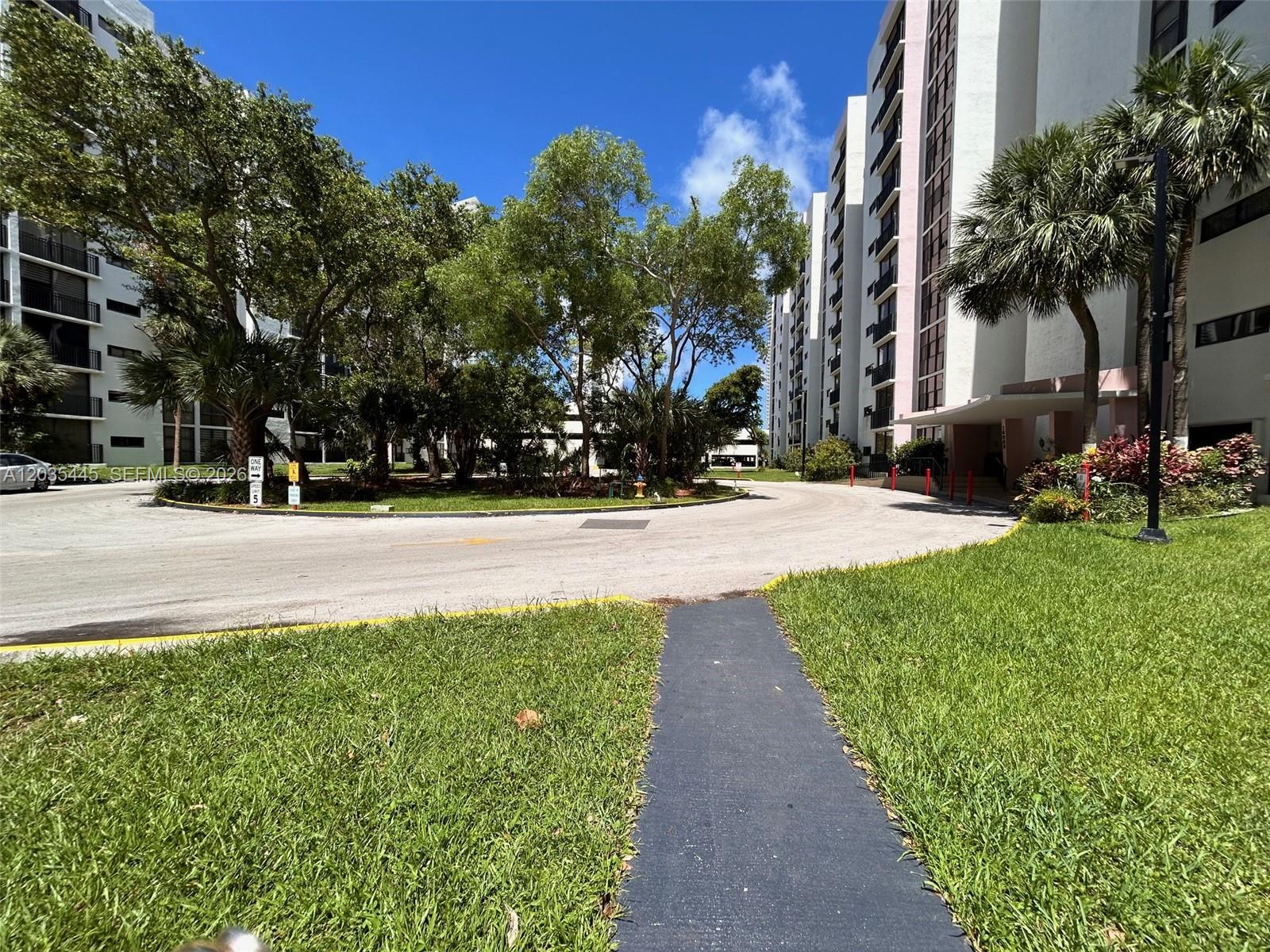 16909 North Bay Road, Unit 1020 Sunny Isles Beach, FL 33160 - Photo 7 of 37