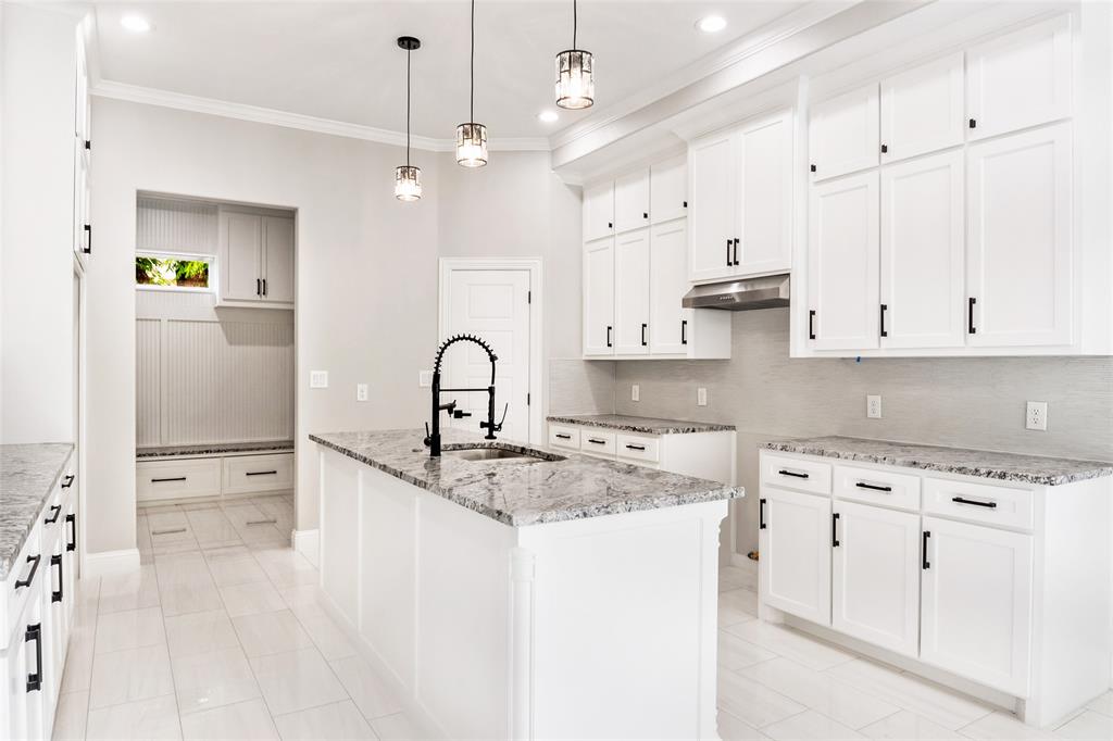 3102 Chicago Street Dallas, TX 75212 - Photo 9 of 20 a kitchen that has a lot of cabinets in it