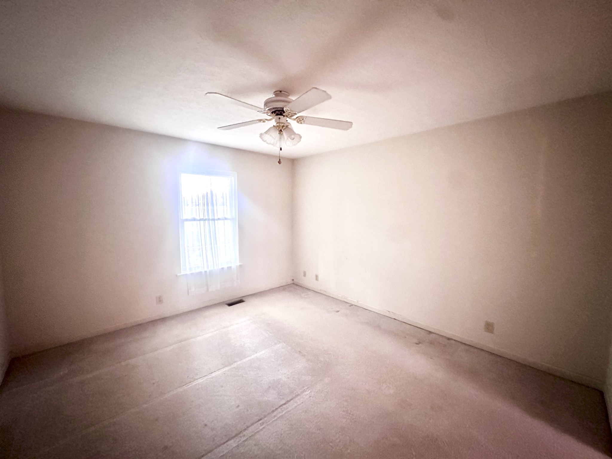 141 South Palmers Chapel Road White House, TN 37188 - Photo 23 of 33 an empty room with windows and fan