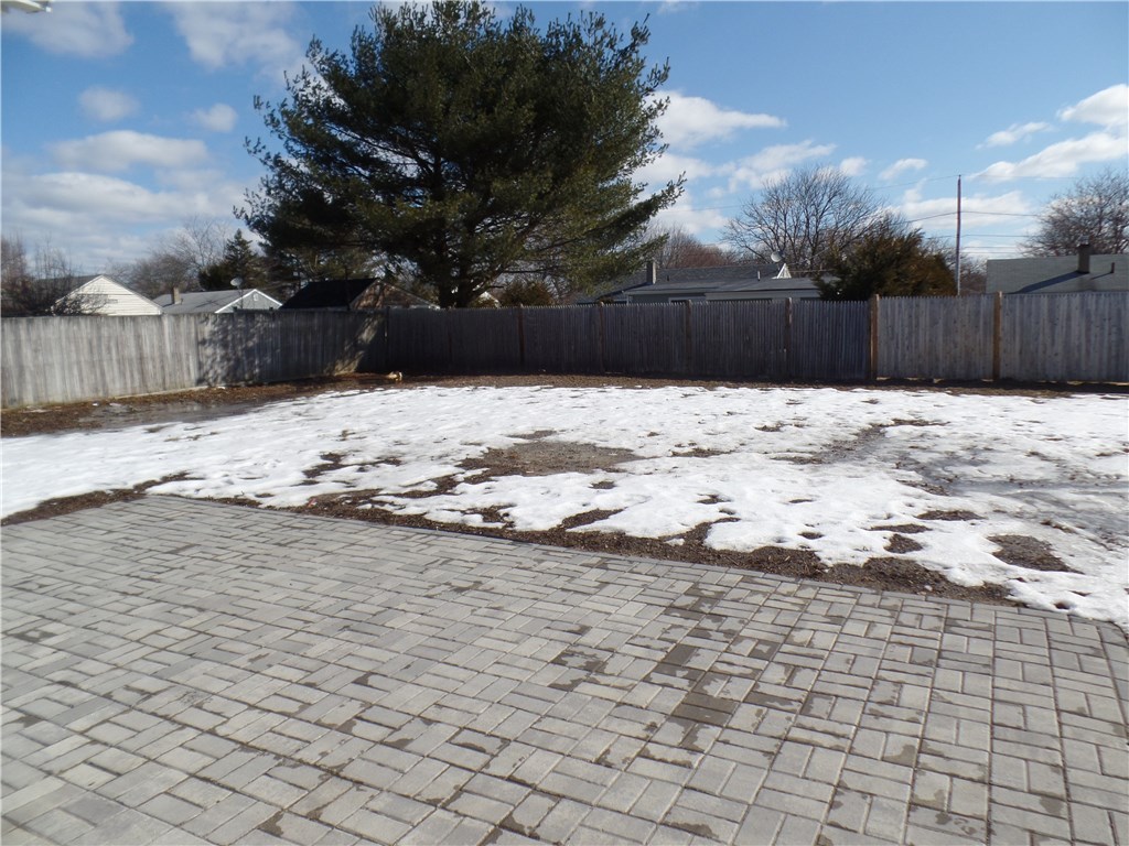 16 Fernwood Road Bristol, RI 02809 - Photo 3 of 16 Gallery Image 3