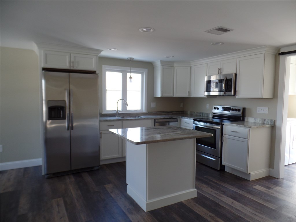 16 Fernwood Road Bristol, RI 02809 - Photo 4 of 16 Gallery Image 4