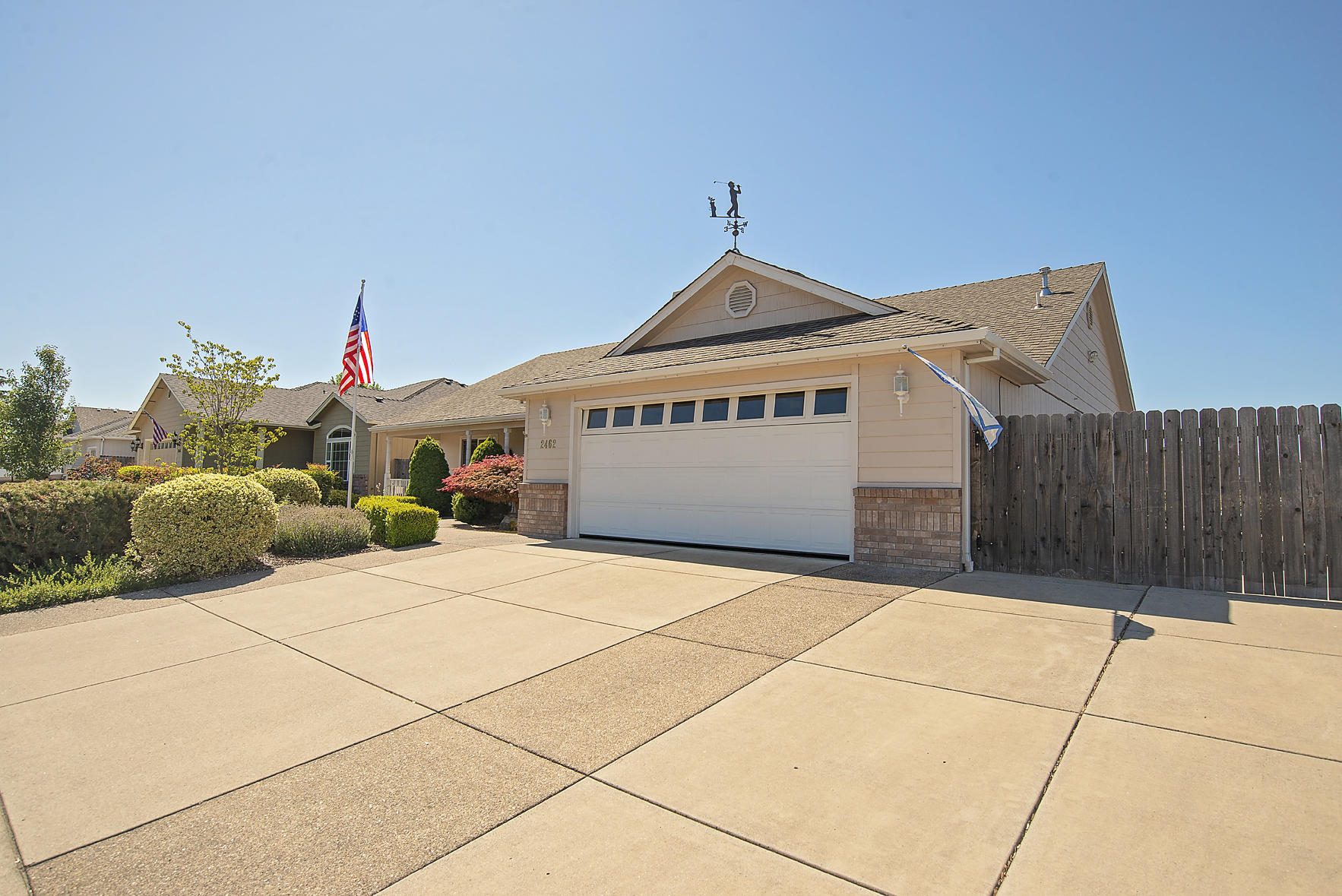 2462 Rabun Way Central Point, OR 97502 - Photo 27 of 31 Front