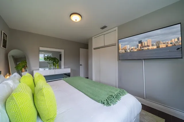 $4,995 | 2101 North 52nd Avenue, Hollywood, FL 33021